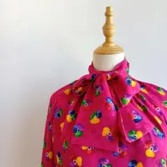 花柄ボウタイブラウス 光沢