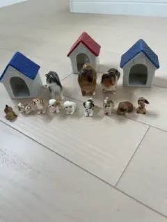 犬のミニチュアフィギュアセット12体、犬小屋3棟