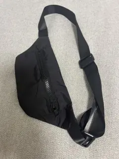 新品　キッズ　ボディバッグ　黒　ナイロン
