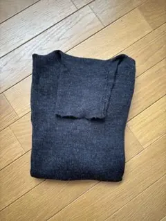 ダークグレー タートルネックニット