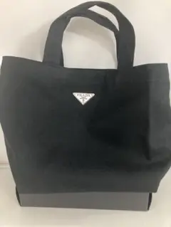 新品/未使用プラダノベルティ 最新ロゴプレート付き/トートバッグ箱付き
