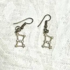 【値下げ中】ウケンムケン　カシオペア　北斗七星　鶴　ピアス 値下げ中】ウケンムケン カシオペア 北斗七星 鶴 ピアス - メルカリ