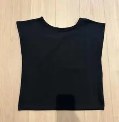 ブラック ノースリーブ トップス