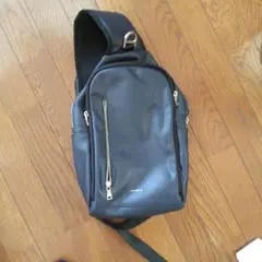 ネイビー スリングバッグ 合成皮革
