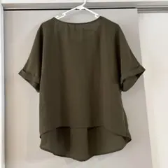前後丈違い　シンプル可愛い　サラッとトップス　オリーブグリーン