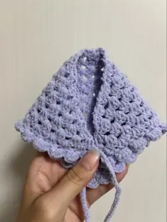 ラベンダー色のかぎ針編みペット帽子
