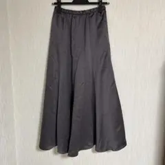 【新品未使用タグ付き】ダークグレー フレアスカート サテン風