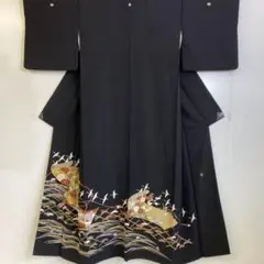 【春】10769m 着物 黒留袖 五つ紋 金駒刺繍 金箔 波・巻物に植物 作家物
