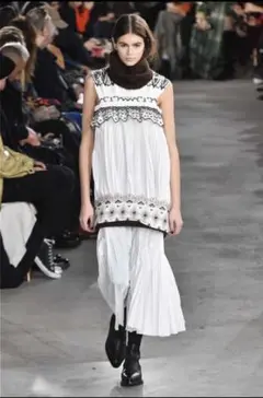 sacai 2019AWランウェイ登場ワンピース