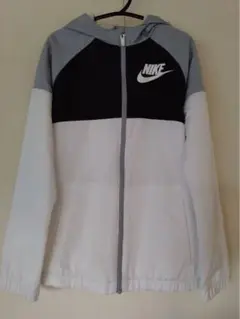 NIKE ウィンドブレーカー　キッズL （150〜160cm）