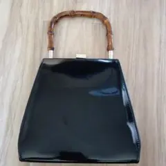 【即日発送】黒の光沢ハンドバッグ バンブーハンドル