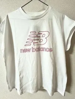 new balance レディース　半袖白Tシャツ　ニューバランス　服 スポーツ