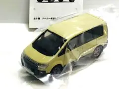 トイズキャビン 1/64 三菱 デリカ D5 ベージュ　 ガチャ ミニカー