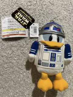 新品タグ付】スターウォーズ R2D2 ドナルド ぬいぐるみバッジ