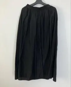 黒のロングスカート