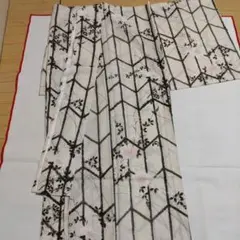 小紋 ， 白地 黒格子模様 花柄，単衣，洗える着物
