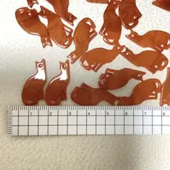 ハンドメイド　資材　座り　ねこ　猫　ネコ　モチーフ　チャーム