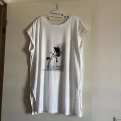 美品　chignon フォトTシャツ　ホワイト 花のフォト　フレンチスリーブ