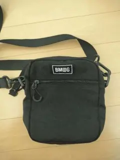 BMOG 黒 ショルダーバッグ 約20cm x 20cm