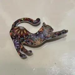 モダン柄ネコのブローチ