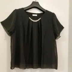 ★5L★新品タグ付き★ベルーナ Alotta アクセ付シフォンタックブラウス 黒