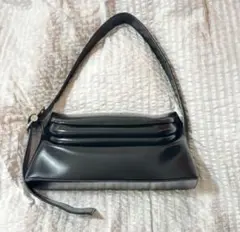 ブラックレザーショルダーバッグ　OSOI/オソイFOLDER BROT