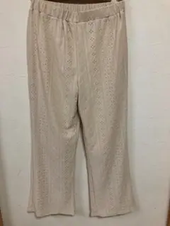 しまむら　レース模様 ベージュ カジュアルパンツ　Lサイズ