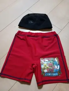 赤い水着と水泳帽子セット