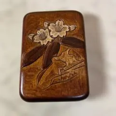 木製花彫刻小物入れ
