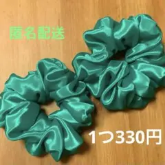 シュシュ2個　ポリエステル羽二重　ハンドメイド　緑⭐︎アイドル　エメラルドグリーン