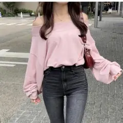 グレイル　オフショルダースウェットトップス　トレーナー　肩出し　女っぽ　あざかわ