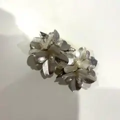 【新品】フラワー 花びら ピアス シルバー パール