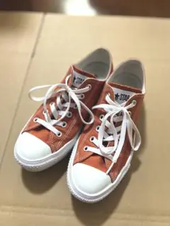 CONVERSE オレンジ スニーカー