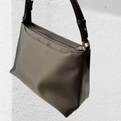 極美品✨ICB　アイシービー　ワンショルダーバッグ　シンプル　ブラウン