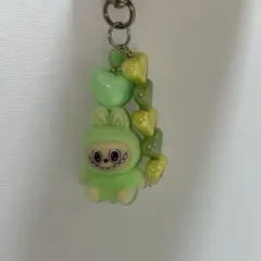 ラブブ風 キーホルダー ハンドメイド 緑 グリーン ビーズ 可愛い アクセサリー