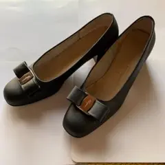 フェラガモ パンプス 黒24センチ