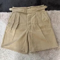 ベージュ ハーフパンツ 調整可能バックル付き
