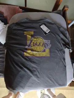 LOS ANGELES LAKERS グレー Tシャツ