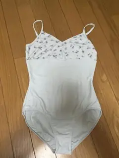 白い花柄レオタード