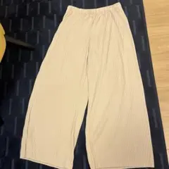 UNIQLO ベージュ プリーツ ワイドパンツ