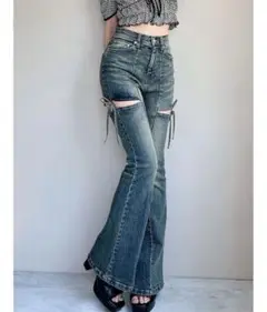 リゼクシー　RESEXXY カットアウトリボンデニムパンツ　フレアパンツ