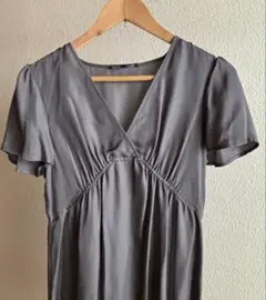 【8/中最終】 BANANA REPUBLIC グレー シルクサテン半袖サイズ4
