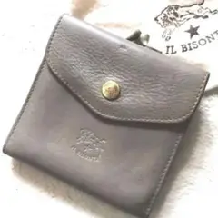 【美品】高級感 イルビゾンテ 折り財布 がま口 ロゴ 型押し レザー グレー