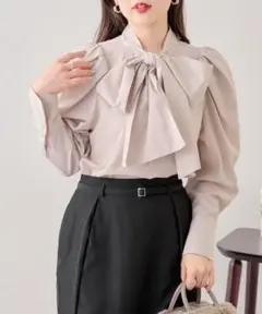新品タグ付き☆チコ☆ビッグリボンパワショルブラウス☆グレージュ