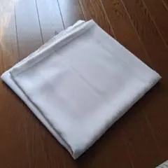 シルクのような 生地　薄いクリーム色　約115cm x 約220cm
