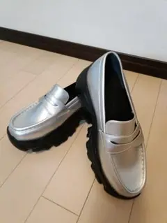 menue／ シルバー／ 厚底ローファー／ 合成皮革／23cm