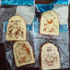 食パン型キャラクターキーホルダー4個セット　スクイーズ