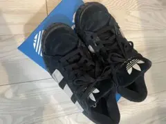 adidas ブラック スニーカー