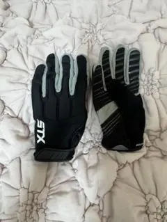 STX ラクロス用グローブ 黒/グレー