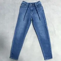 UNIQLO ユニクロ　EZYジーンズ　スリムフィット テーパード デニムパンツ